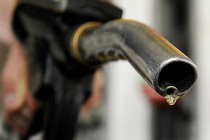 Giá xăng dầu giảm động lực vi vu với xế hộp