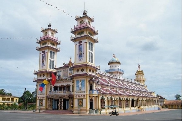 Hình ảnh cho thuê xe du lịch đi Tây Ninh ngày 2 tháng 9